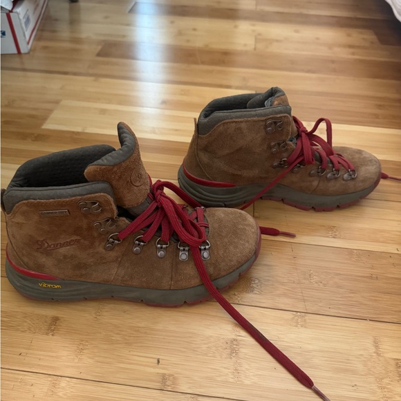 Danner Women's Mountain 600 Boots - Picture 2 of 6